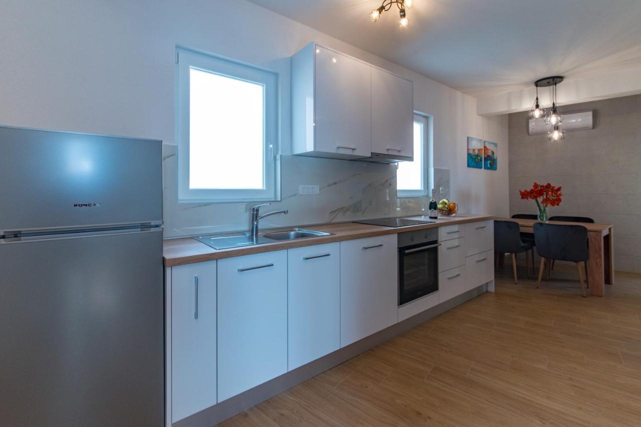 Apartment Mare Krvavica Bagian luar foto