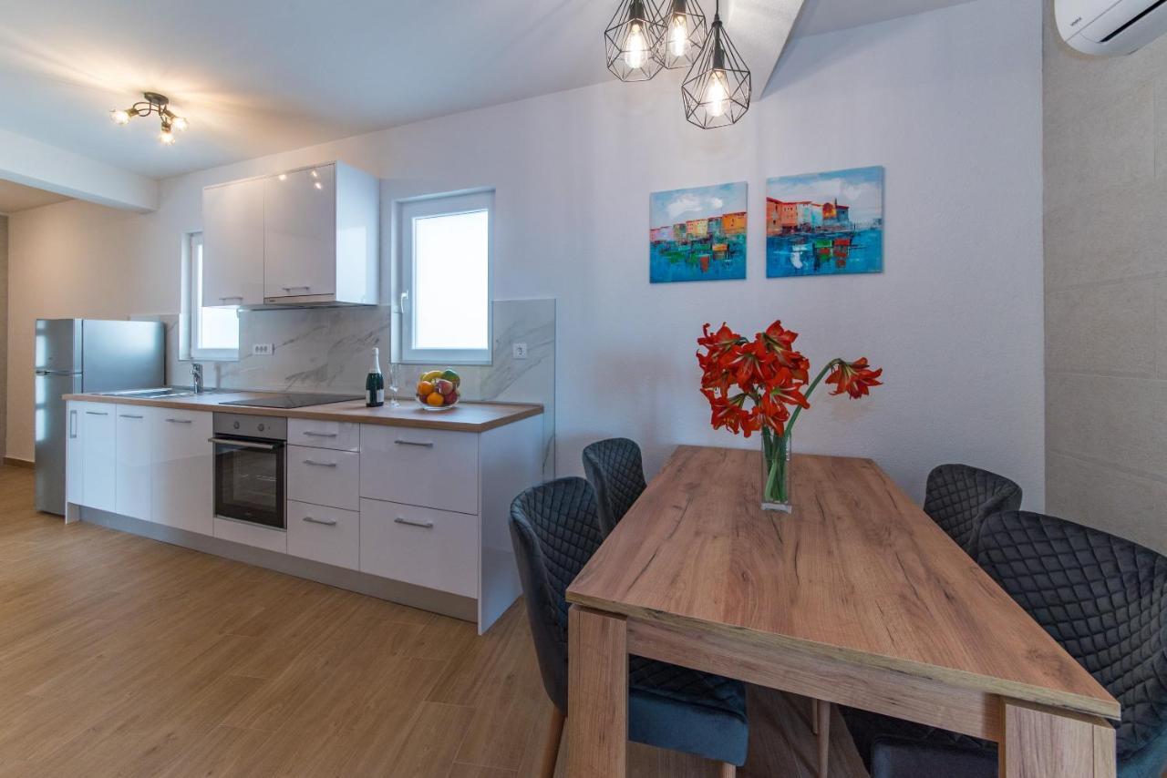 Apartment Mare Krvavica Bagian luar foto